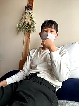 Snapshot of tom19899q chatting on 11/18/25, 01:22 tom19899q online show from 11/18/25, 01:22