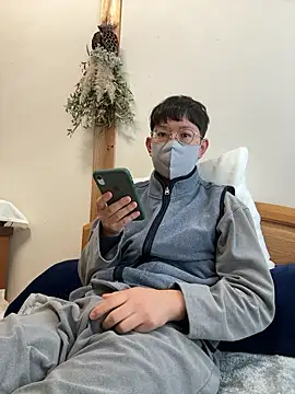 Snapshot of tom19899q chatting on 11/29/25, 10:24 tom19899q online show from 11/29/25, 10:24