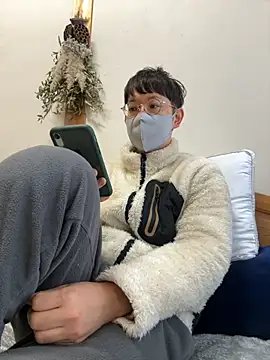 Snapshot of tom19899q chatting on 12/04/25, 10:29 tom19899q online show from 12/04/25, 10:29