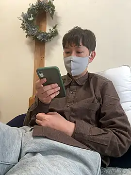 Snapshot of tom19899q chatting on 12/17/25, 05:46 tom19899q online show from 12/17/25, 05:46