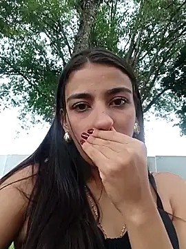 Snapshot of -juicy_ chatting on 10/26/25, 09:42 -juicy online show from 10/26/25, 09:42