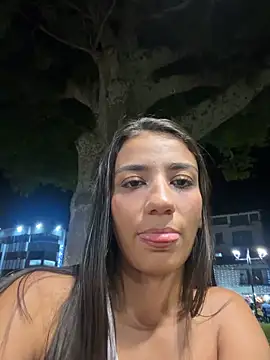 Snapshot of -juicy_ chatting on 11/26/25, 12:11 -juicy online show from 11/26/25, 12:11