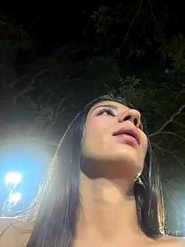 Snapshot of -juicy_ chatting on 11/27/25, 01:18 -juicy online show from 11/27/25, 01:18