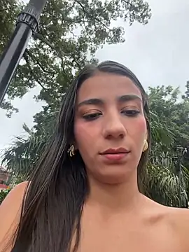 Snapshot of -juicy_ chatting on 11/28/25, 10:12 -juicy online show from 11/28/25, 10:12