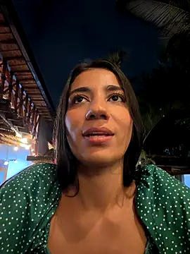 Snapshot of -juicy_ chatting on 12/01/25, 11:32 -juicy online show from 12/01/25, 11:32