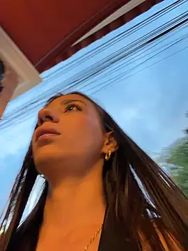 Snapshot of -juicy_ chatting on 12/04/25, 10:40 -juicy online show from 12/04/25, 10:40