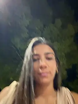 Snapshot of -juicy_ chatting on 12/15/25, 11:31 -juicy online show from 12/15/25, 11:31