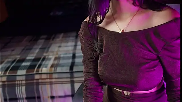 Snapshot of NidhiChandra chatting on 09/15/25, 05:40 NidhiChandra online show from 09/15/25, 05:40