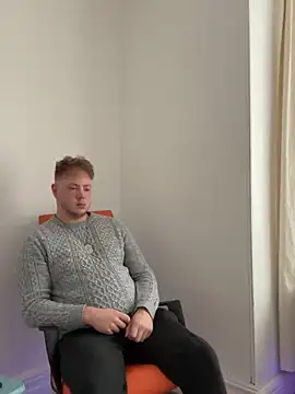 Snapshot of yourmaster2025 chatting on 09/17/25, 12:29 yourmaster2025 online show from 09/17/25, 12:29