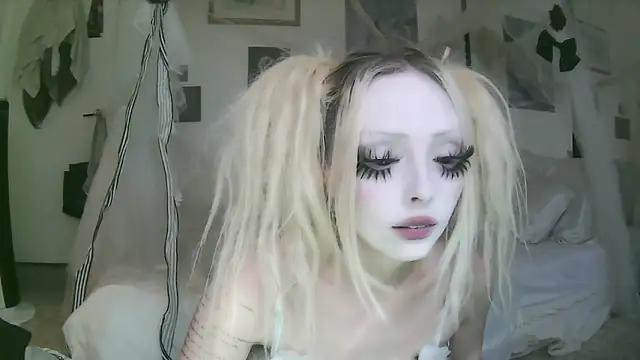 bl0odsyring3 online show from 04/20/26, 06:53