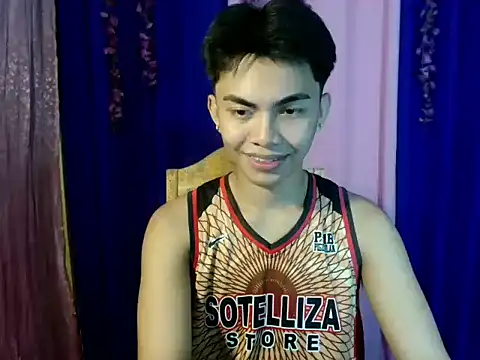 Snapshot of urguy_marco chatting on 10/19/25, 10:27 urguy marco online show from 10/19/25, 10:27
