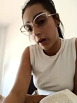 Snapshot of CandyFoxter_ chatting on 09/22/25, 01:02 CandyFoxter  online show from 09/22/25, 01:02