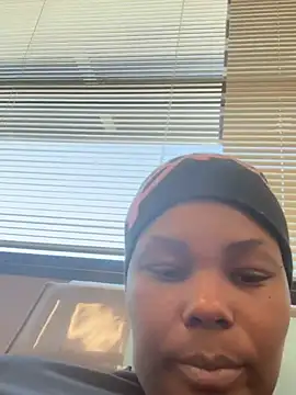 Bleuk online show from 04/18/26, 07:51