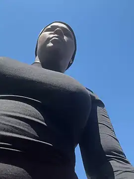 Bleuk online show from 04/18/26, 07:58