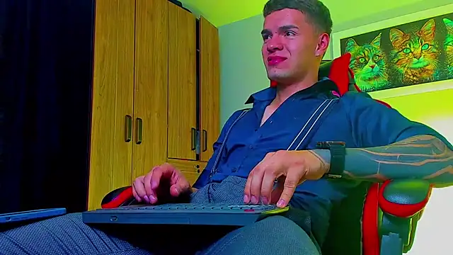 Snapshot of ALPHA_DOMINUS_ chatting on 09/24/25, 04:05 ALPHA DOMINUS online show from 09/24/25, 04:05