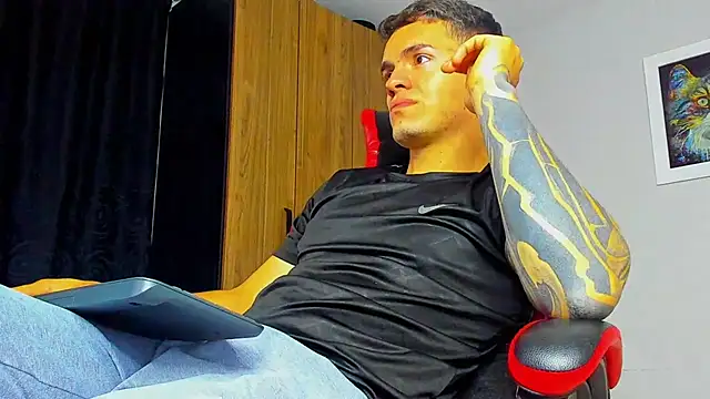 Snapshot of ALPHA_DOMINUS_ chatting on 10/07/25, 03:20 ALPHA DOMINUS online show from 10/07/25, 03:20