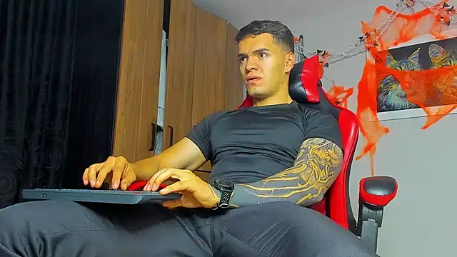 Snapshot of ALPHA_DOMINUS_ chatting on 10/16/25, 04:02 ALPHA DOMINUS online show from 10/16/25, 04:02