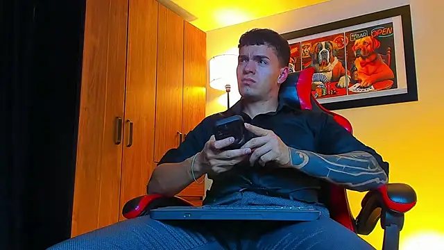 Snapshot of ALPHA_DOMINUS_ chatting on 11/18/25, 04:39 ALPHA DOMINUS online show from 11/18/25, 04:39