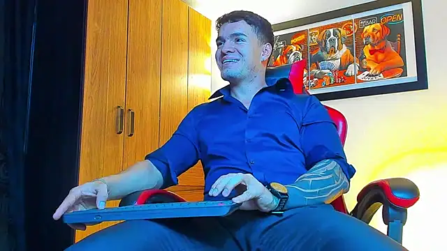 Snapshot of ALPHA_DOMINUS_ chatting on 11/19/25, 03:39 ALPHA DOMINUS online show from 11/19/25, 03:39