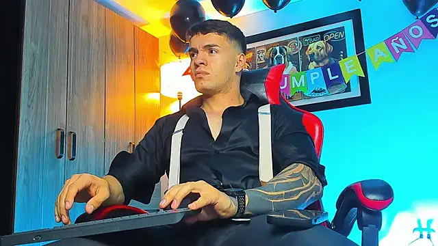 Snapshot of ALPHA_DOMINUS_ chatting on 11/21/25, 03:27 ALPHA DOMINUS online show from 11/21/25, 03:27