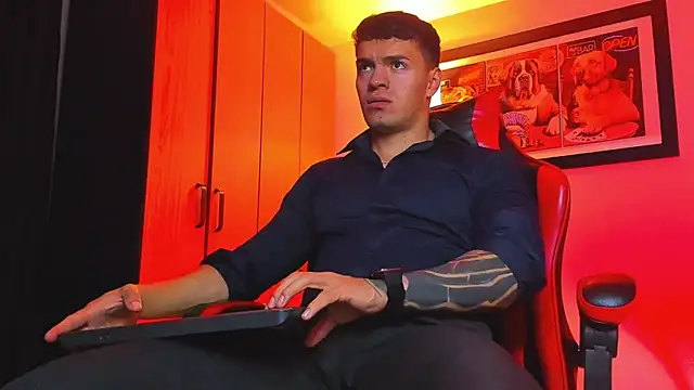 Snapshot of ALPHA_DOMINUS_ chatting on 12/01/25, 03:44 ALPHA DOMINUS online show from 12/01/25, 03:44