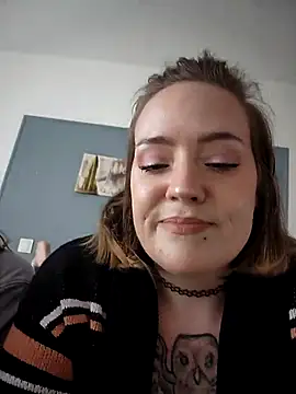 Snapshot of AndHerXO chatting on 12/19/25, 01:40 AndHerXO online show from 12/19/25, 01:40