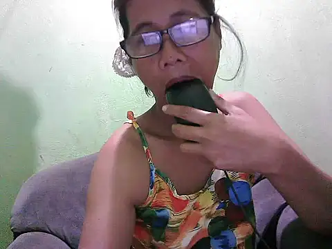 HotLadyPinay32 online show from 04/04/26, 07:55