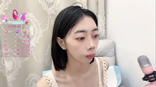 tuantuanle online show from 10/26/25, 02:23