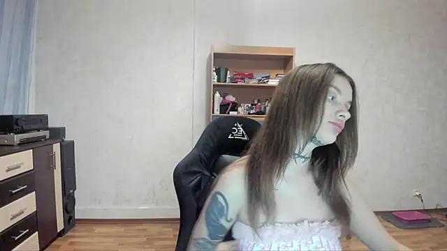 AlisTris online show from 11/19/25, 05:46