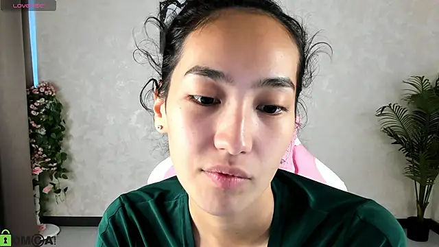 Snapshot of FlirtyAura chatting on 09/26/25, 03:43 FlirtyAura online show from 09/26/25, 03:43