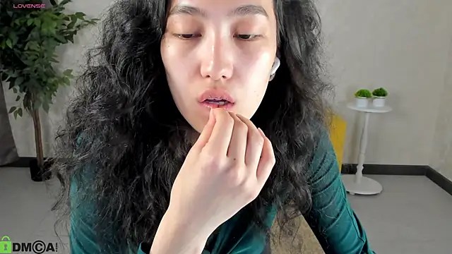 FlirtyAura online show from 05/13/26, 03:37