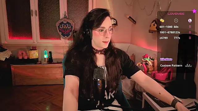 Snapshot of Zesty_Peach chatting on 06/23/26, 04:27 Zesty Peach online show from 06/23/26, 04:27