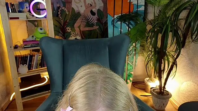 Snapshot of BarbieRichy chatting on 09/18/25, 05:20 BarbieRichy online show from 09/18/25, 05:20