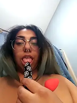 Lovelyrainn online show from 09/19/25, 05:13