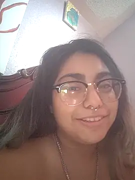 Lovelyrainn online show from 11/18/25, 05:17