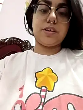 Lovelyrainn online show from 12/20/25, 12:29