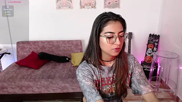 Susanahendrix online show from 10/29/25, 06:20