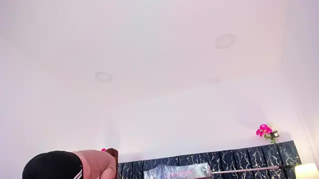 katte landerr online show from 04/23/26, 01:13