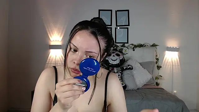 Megan 05  online show from 11/15/25, 06:37