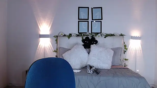 Megan 05  online show from 11/23/25, 06:19