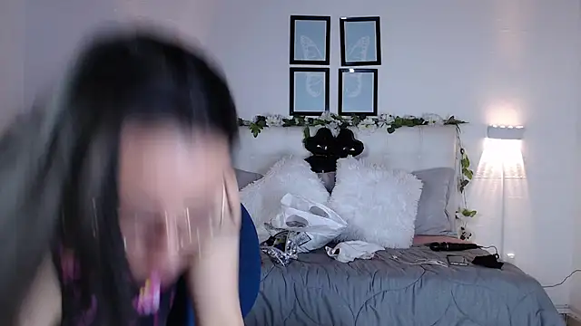 Megan 05  online show from 11/24/25, 06:51