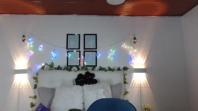 Megan 05  online show from 04/10/26, 06:45