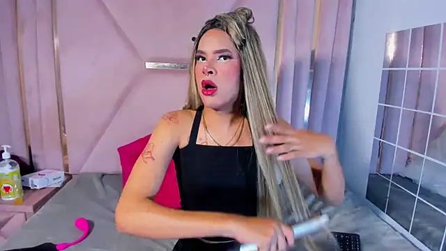 Snapshot of jazmin_waked chatting on 09/15/25, 03:17 jazmin waked online show from 09/15/25, 03:17