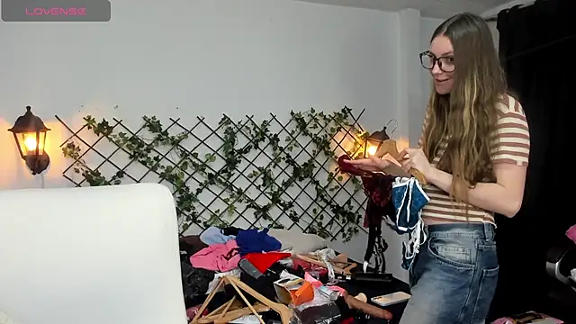 velvet  moon online show from 03/13/26, 03:57