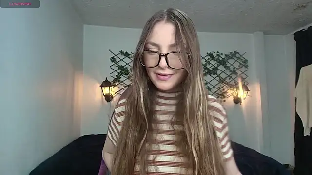 velvet  moon online show from 04/06/26, 12:41