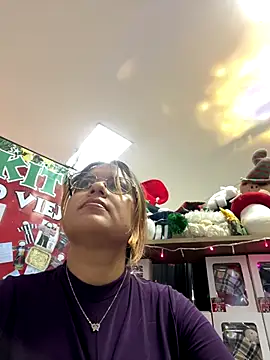 iamlucy online show from 11/12/25, 10:09