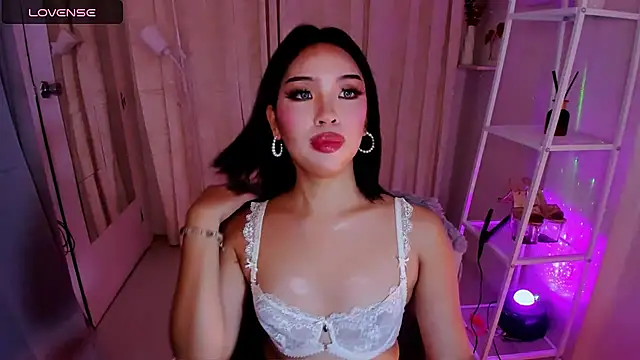 MS LUNA online show from 11/25/25, 08:31