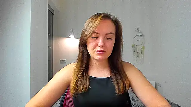 Snapshot of EmmaNorman chatting on 09/14/25, 04:39 EmmaNorman online show from 09/14/25, 04:39