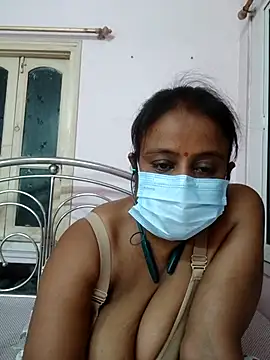 Snapshot of Barna_Love chatting on 09/13/25, 05:46 Barna Love online show from 09/13/25, 05:46