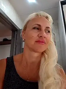 Snapshot of KissMiSveet chatting on 09/10/25, 02:50 KissMiSveet online show from 09/10/25, 02:50